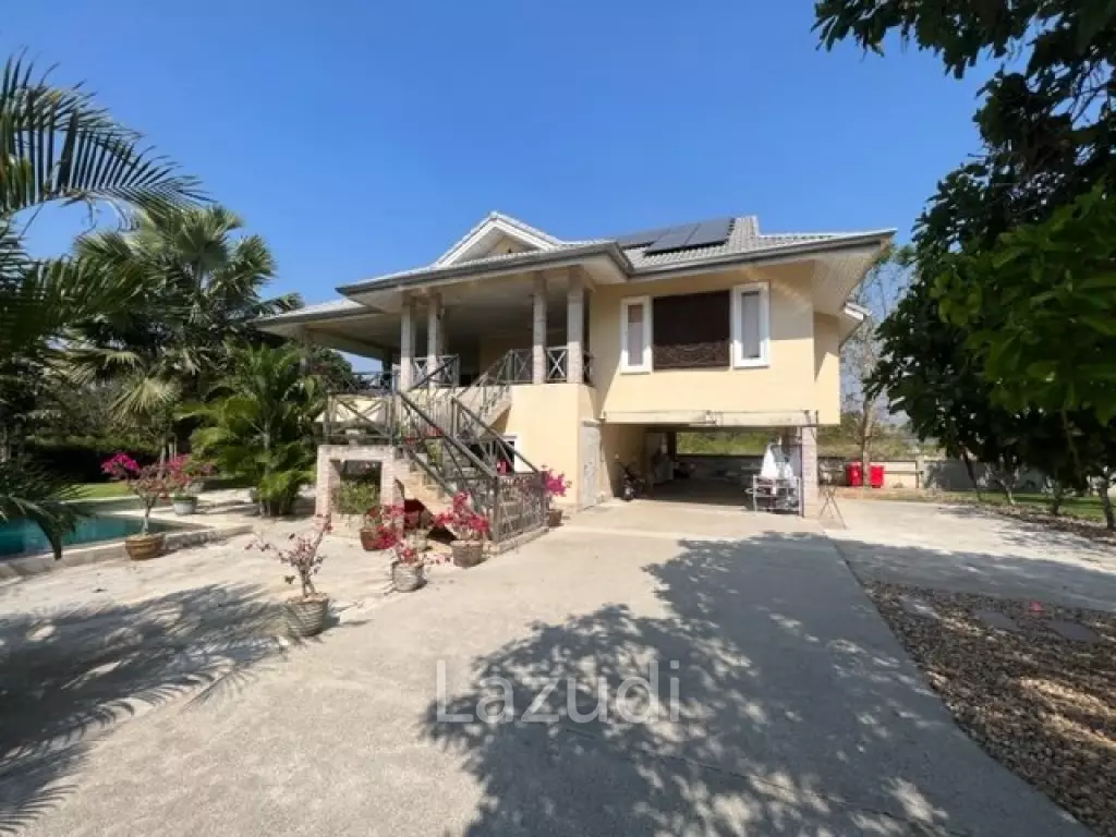 2 STOREY VILLA NEAR BLACK MOUNTAIN : 3 bed on large plot