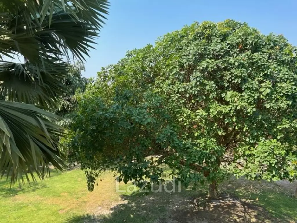 2 STOREY VILLA NEAR BLACK MOUNTAIN : 3 bed on large plot
