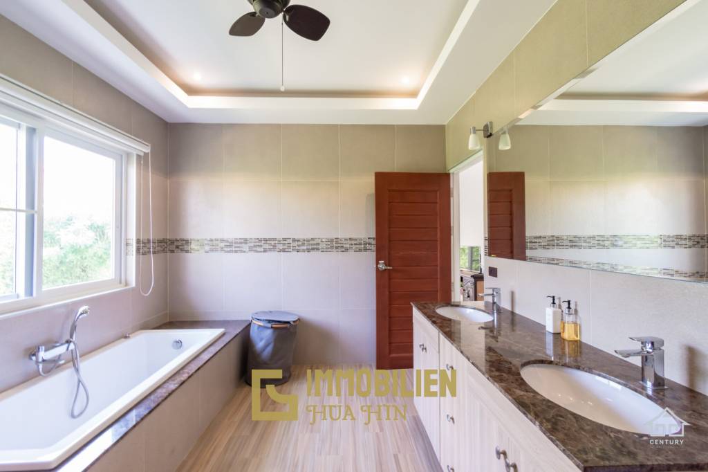 1,400 metro cuadrado 3 ` 3 Baño Villa de Venta