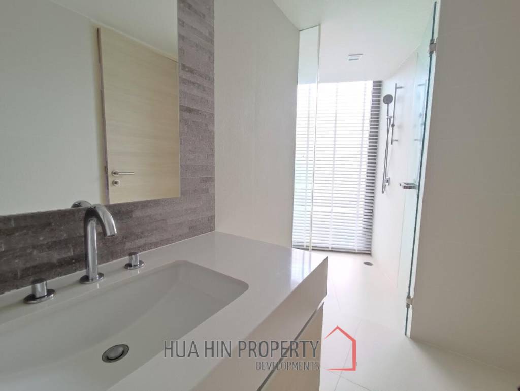 The Sanctuary: 2Bed Golf Course View + Sea View