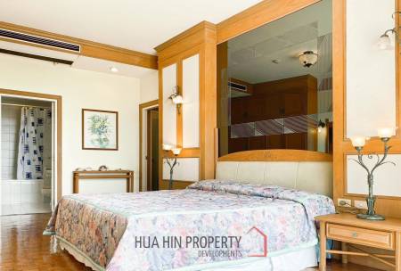 Baan Chom View : 2 Bedroom Sea View Condo