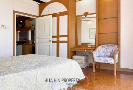 Baan Chom View : 2 Bedroom Sea View Condo