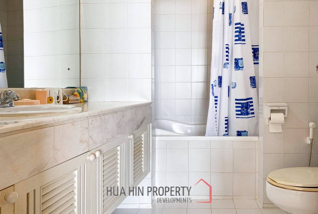 Baan Chom View : 2 Bedroom Sea View Condo