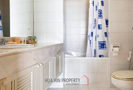 Baan Chom View : 2 Bedroom Sea View Condo