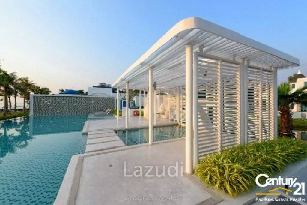 1 Bed beachfront condo