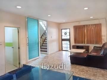 4 Bed 144 SQ.M 3 Storey Townhome on Ladprao Road