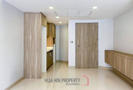 The Pine : 1 Bedroom Pool View Condo