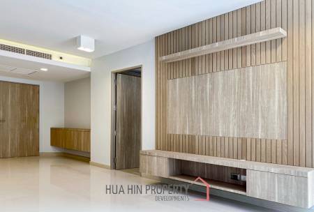 The Pine : 1 Bedroom Pool View Condo