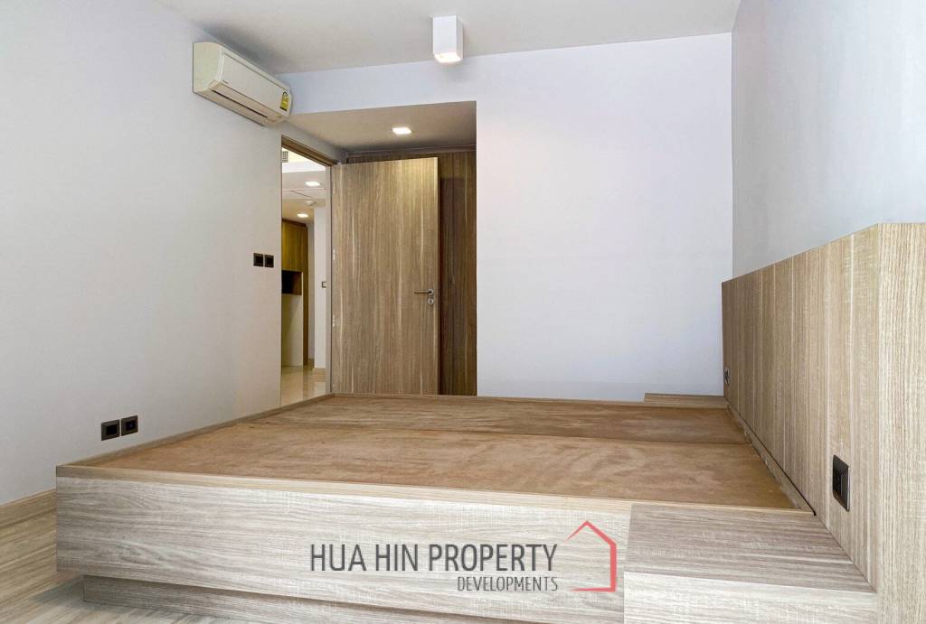 The Pine : 1 Bedroom Pool View Condo