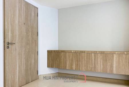 The Pine : 1 Bedroom Pool View Condo