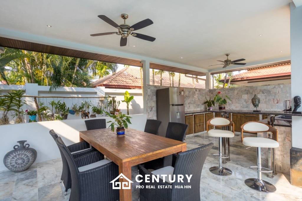 HANA VILLAGE 3 : 6 bed luxury pool villa