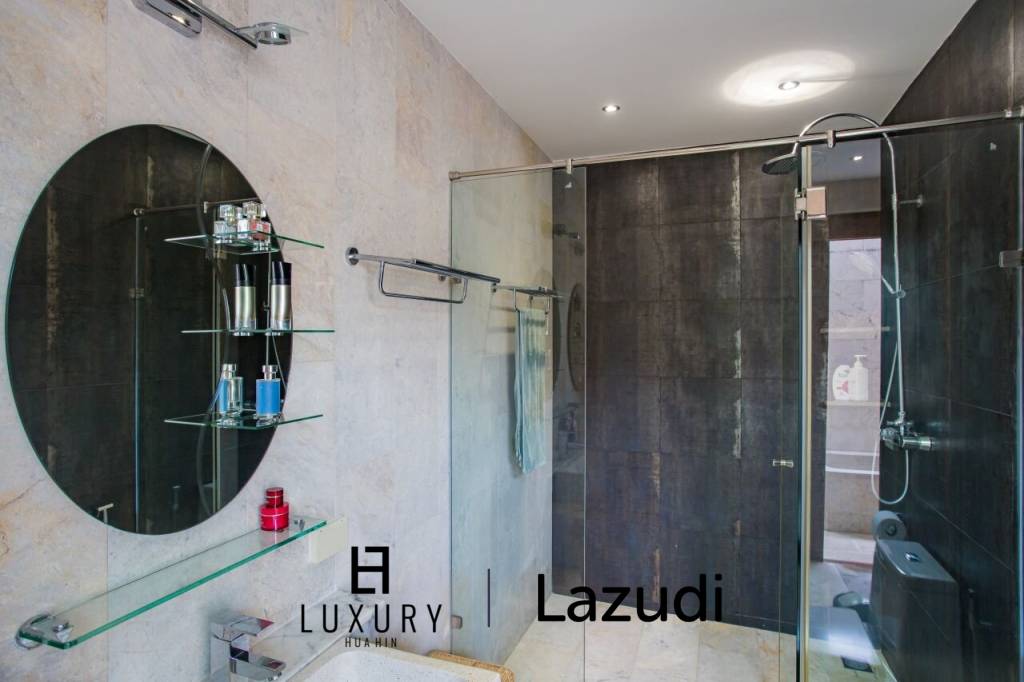 2,140 m² 6 Chambre 5 Salle de bain Villa Pour Vente