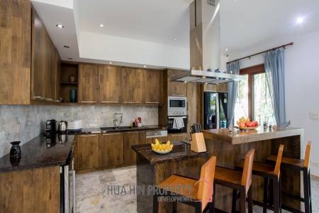 HANA VILLAGE 3 : 6 bed luxury pool villa