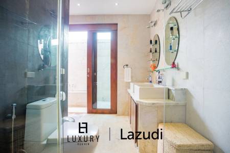 2,140 metro cuadrado 6 ` 5 Baño Villa de Venta