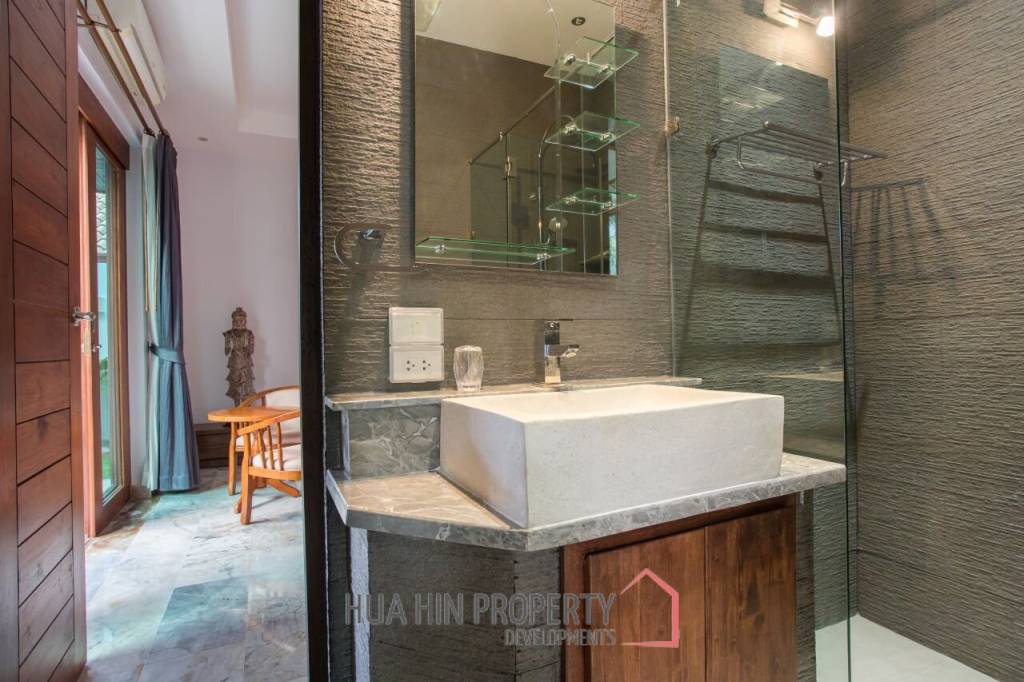 HANA VILLAGE 3 : 6 bed luxury pool villa