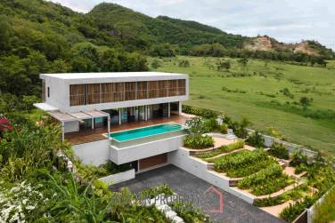 VILLA GAIA : LUXURIOUS 2 STOREY 4 BED POOL VILLA