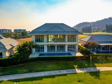 Black Mountain: New Renovated High-End Villa