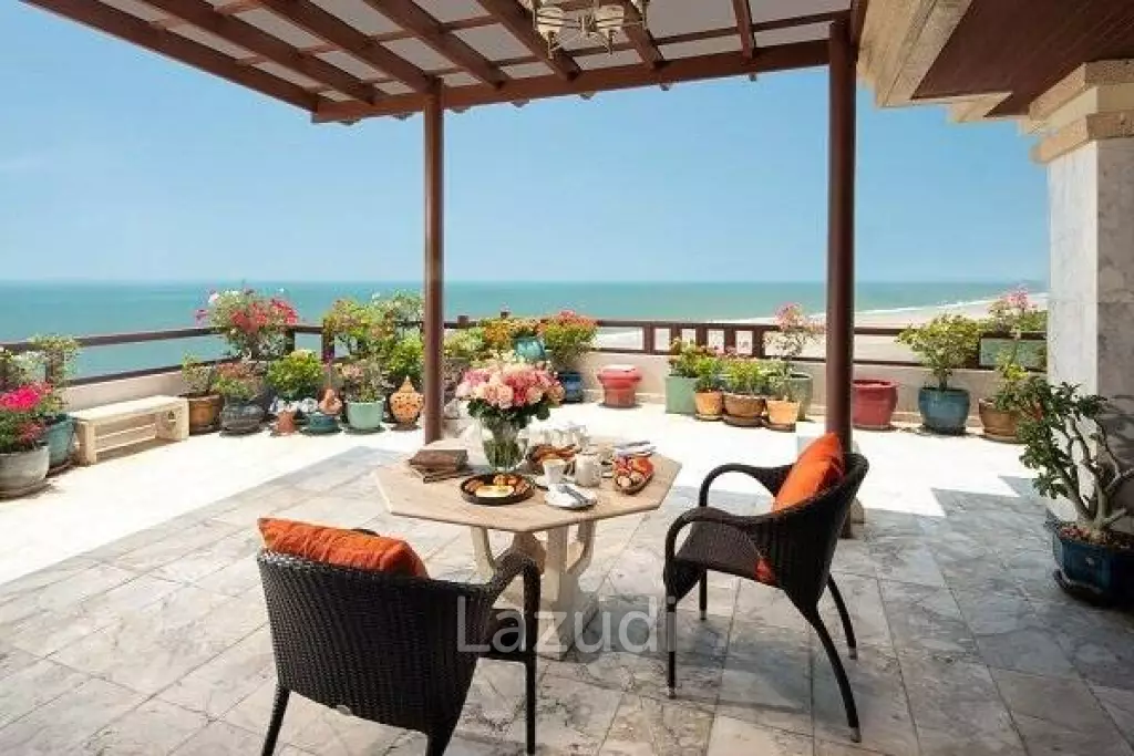 Absolute Beachfront 3 Bed Condo