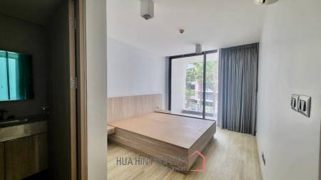 The Pine : 1 Bedroom Condo With Pool View