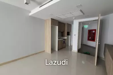 The Pine : 1 Bedroom Condo With Pool View