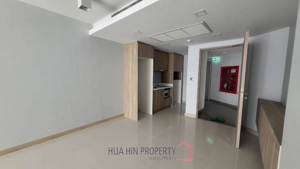 The Pine : 1 Bedroom Condo With Pool View