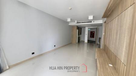 The Pine : 1 Bedroom Condo With Pool View