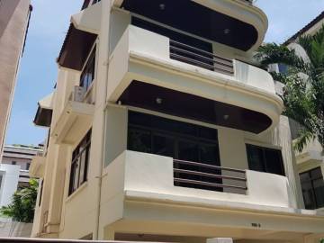 4 Bed 160 SQ.M 4 Storey House in Phrom Phong
