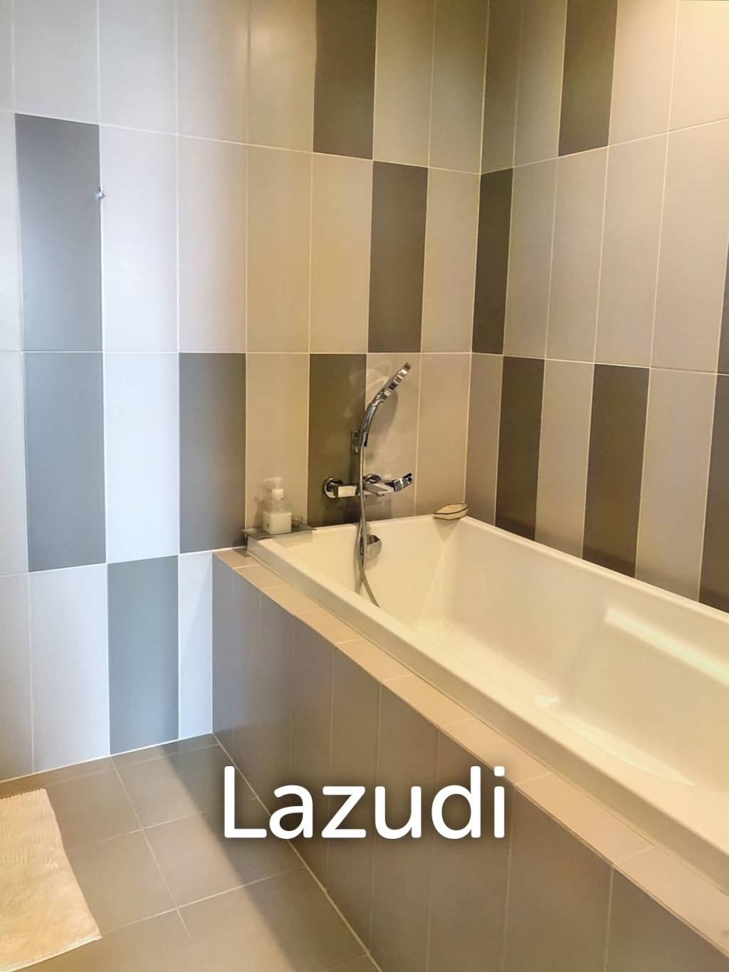3 Bed 3 Bath 110 SQM Teal Sathorn Taksin