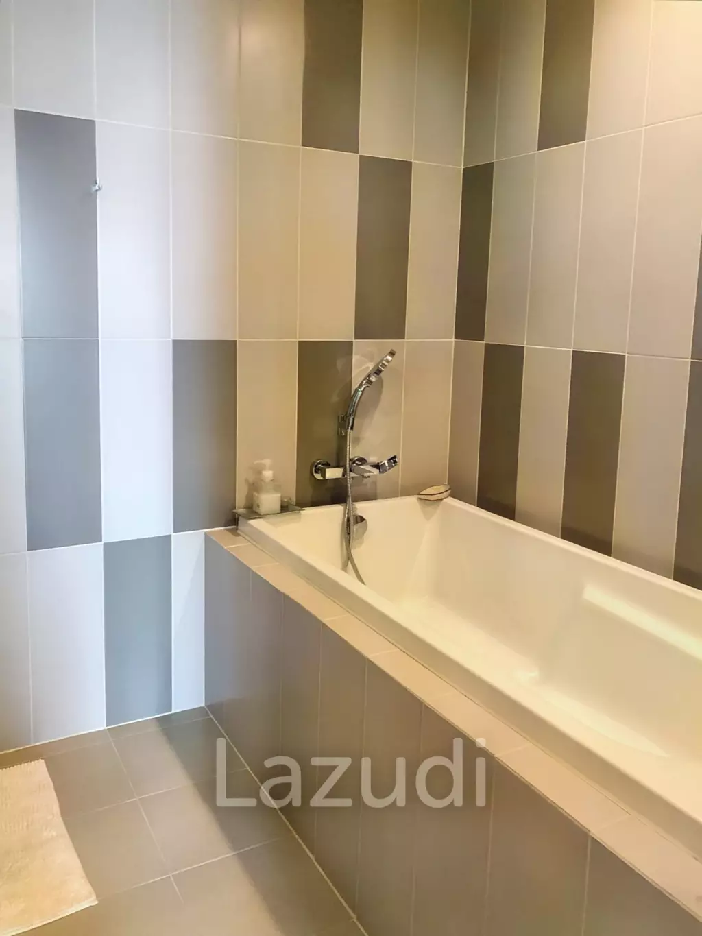 3 Bed 3 Bath 110 SQM Teal Sathorn Taksin
