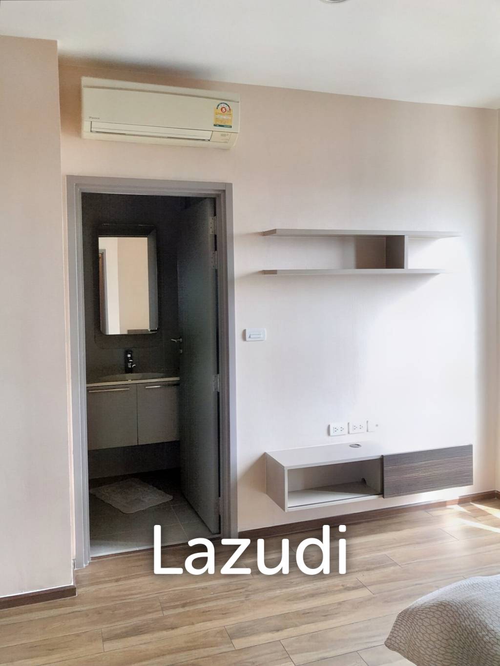 3 Bed 3 Bath 110 SQM Teal Sathorn Taksin