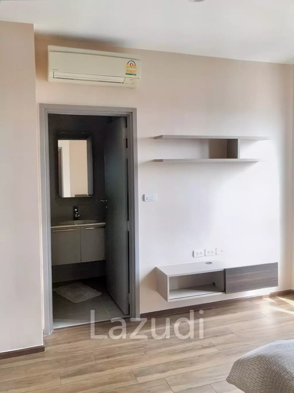 3 Bed 3 Bath 110 SQM Teal Sathorn Taksin