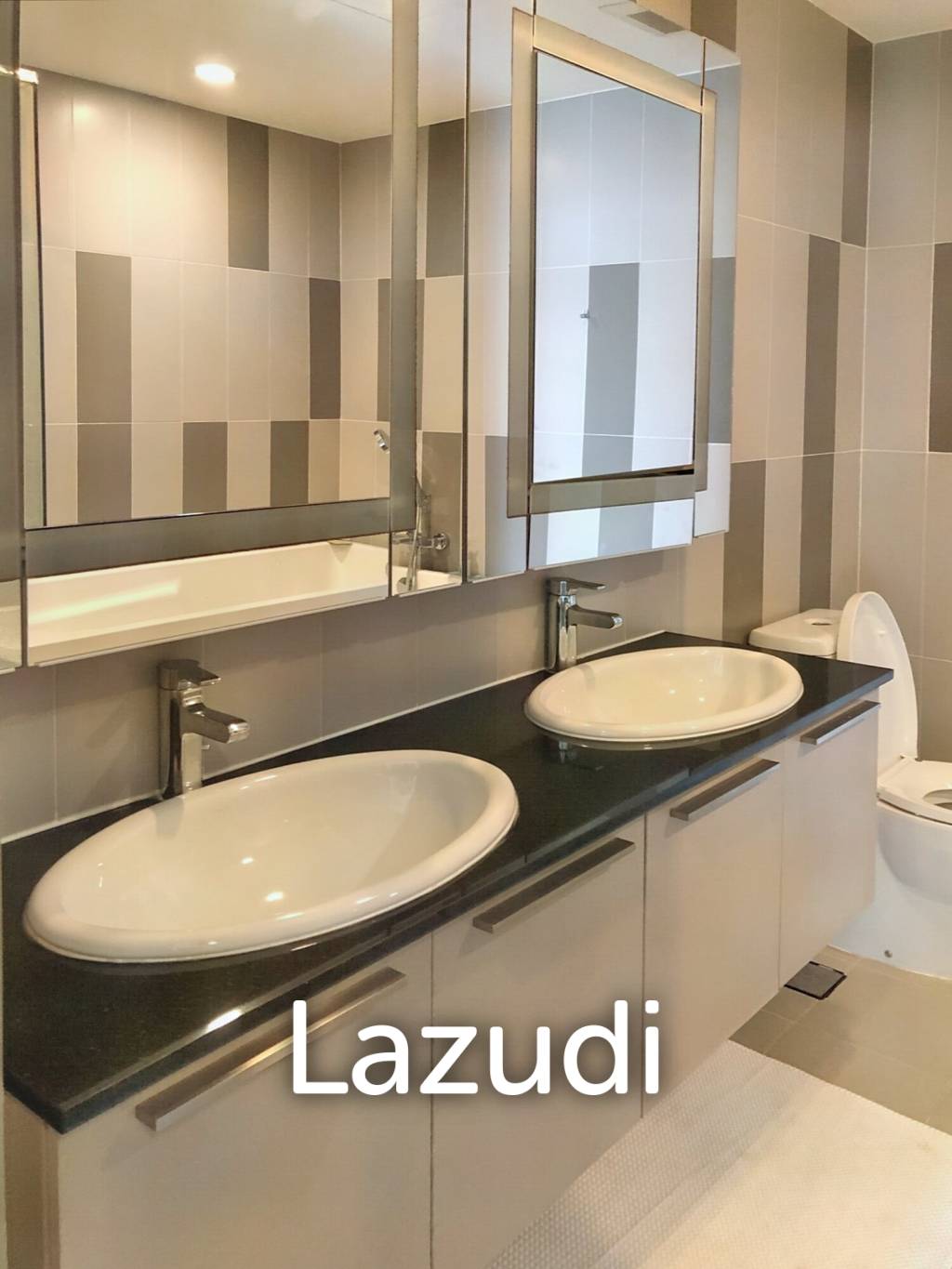 3 Bed 3 Bath 110 SQM Teal Sathorn Taksin