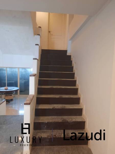 5 Bedroom 120 SQ.M Townhouse Sea View For Sale