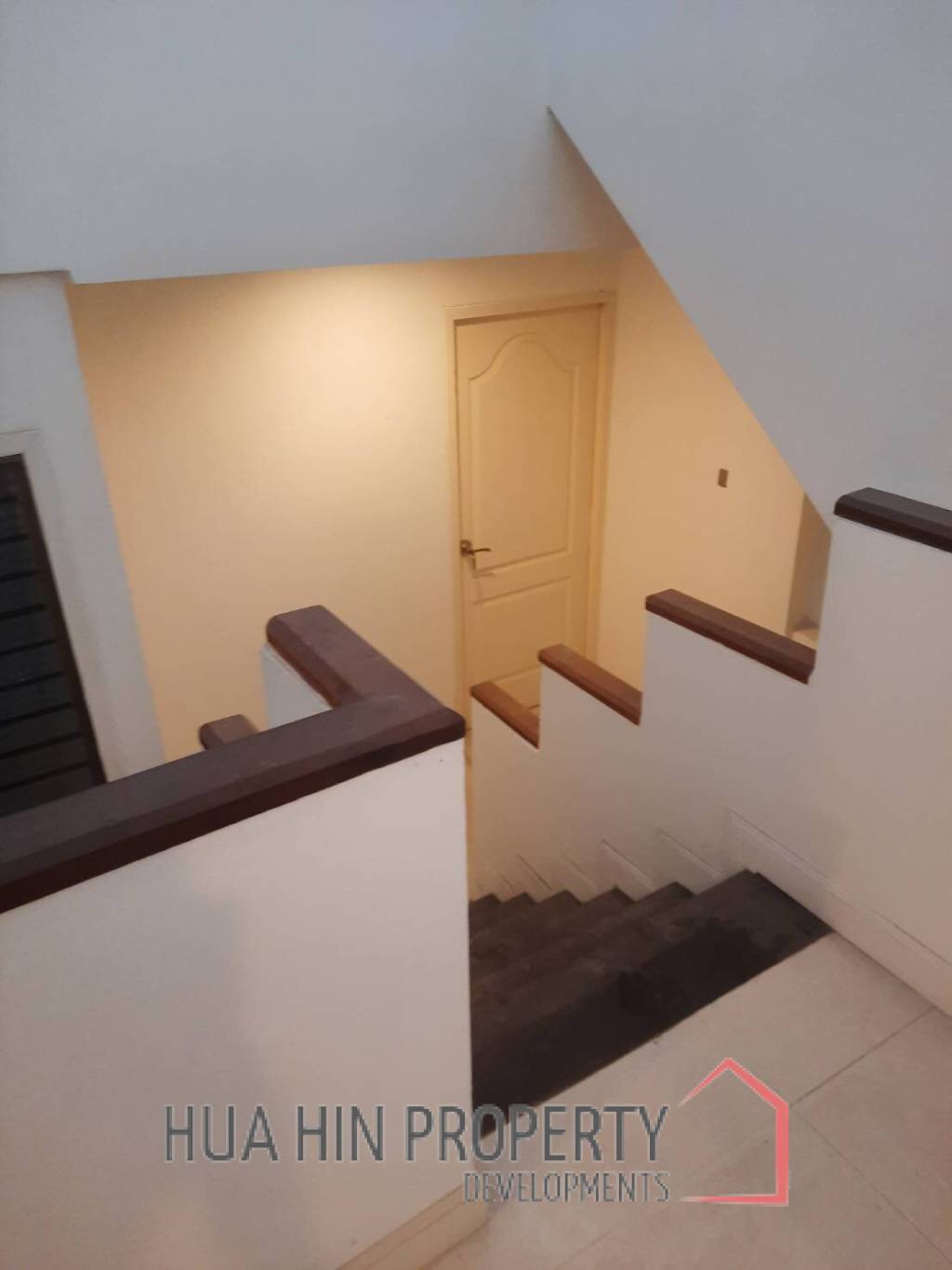 5 Bedroom 120 SQ.M Townhouse Sea View For Sale