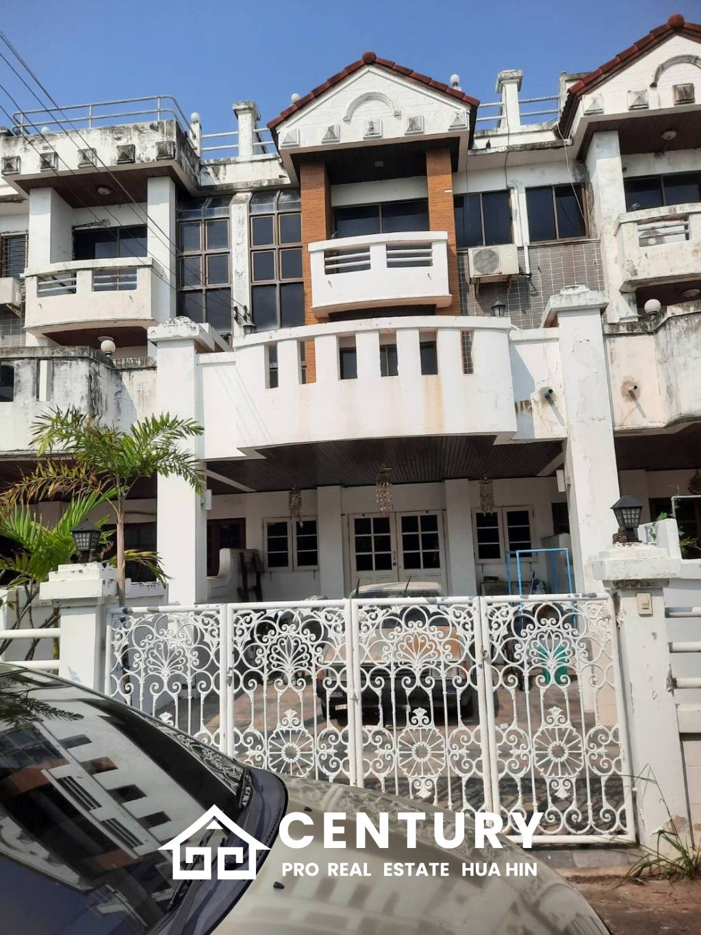 5 Bedroom 120 SQ.M Townhouse Sea View For Sale