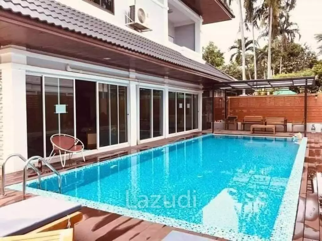 5 Bedrooms 5 Bathrooms 516 Sqm. Villa in Pattaya.