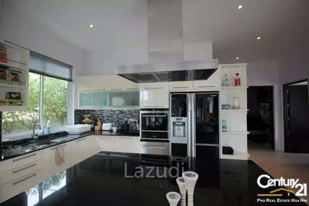 RED MOUNTAIN LUXURY : 4 Bed Luxury Pool Villa