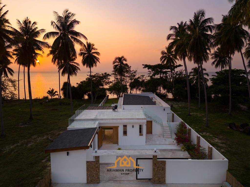 Sunset View Beachfront Villa in Lipa Noi