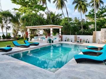 Sunset View Beachfront Villa in Lipa Noi