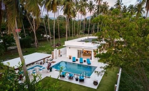 Sunset View Beachfront Villa in Lipa Noi