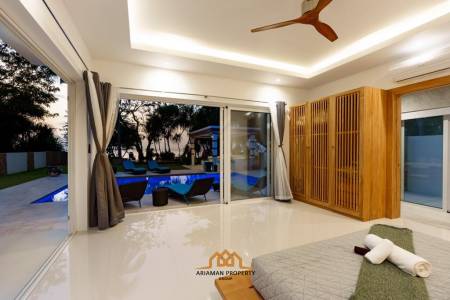 Sunset View Beachfront Villa in Lipa Noi