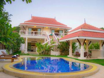 4-Bed Mountain View Villa at Choengmon Beach