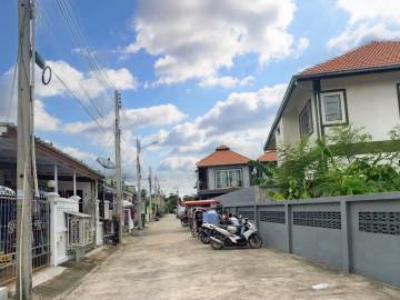 3 Bedrooms 2 Bathroom 137.6 Sqm. San Rak Village.