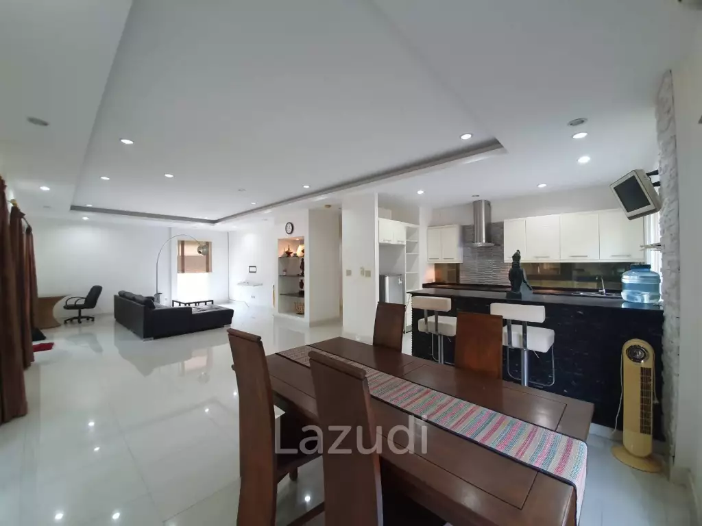 2 Bedrooms 2 Bathrooms 220 Sqm. Soi Siam Country.