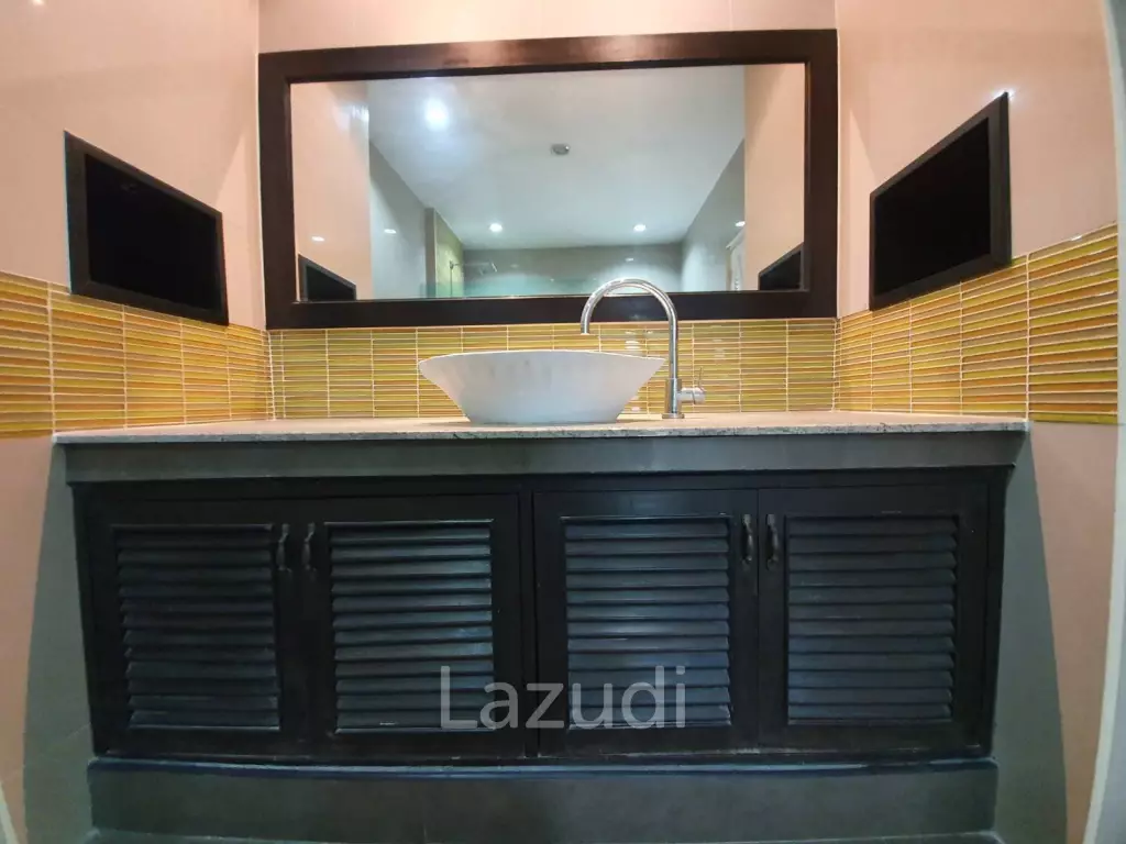 2 Bedrooms 2 Bathrooms 220 Sqm. Soi Siam Country.