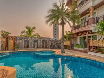 Renovated End Unit Townhouse near the beach