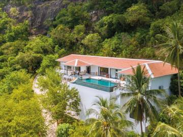 Spacious 5-Bedroom Villa on Bang Por Hillside
