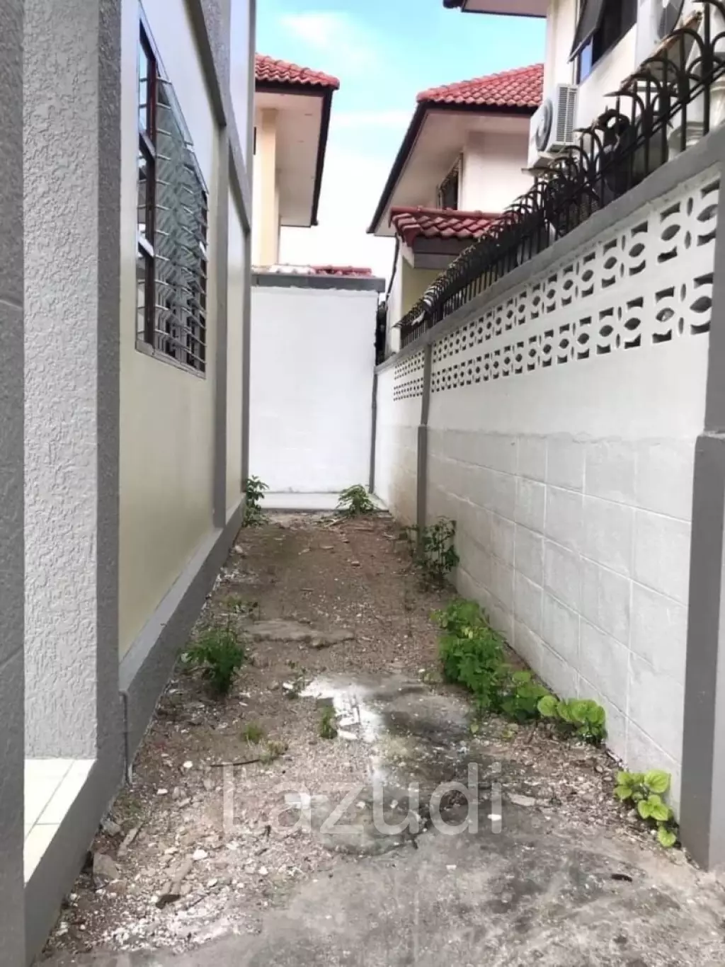 2 Bedrooms 3 Bathroom 180 Sqm. Noenplubwan.