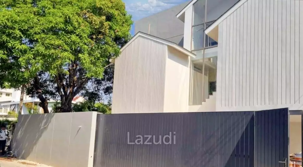 3 Bed 350 SQ.M House In Soi Pridi Banomyong 14