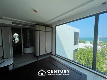 INTERCONTINENTAL RESIDENCES : Luxury 3 Bed Beachfront condo